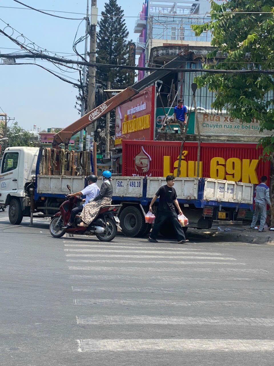 Làm bảng hiệu bao nhiêu tiền