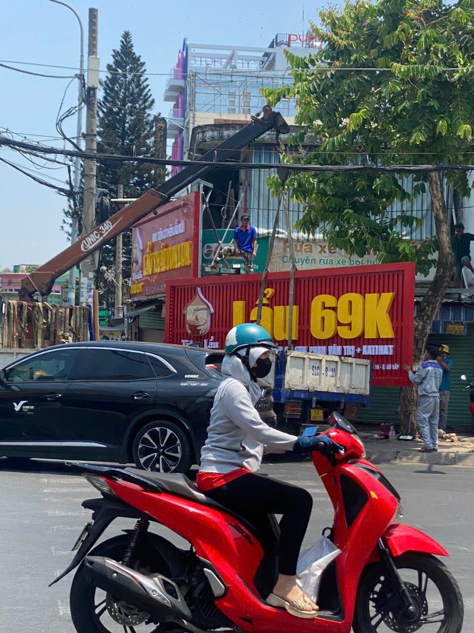 Làm bảng hiệu bao nhiêu tiền 1